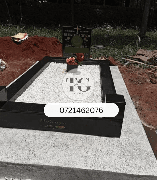 Open-Top Granite with White Pebbles on Gray Base